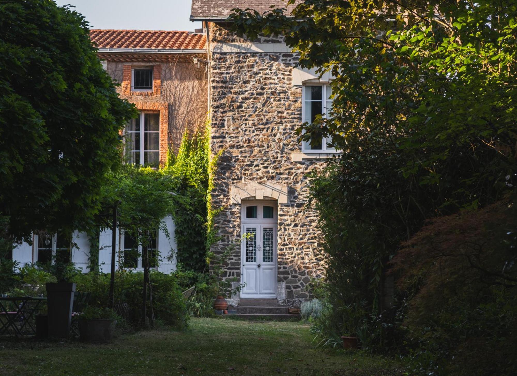 Maison D'Hotes La Bien-Aimee Montrevault Exteriör bild